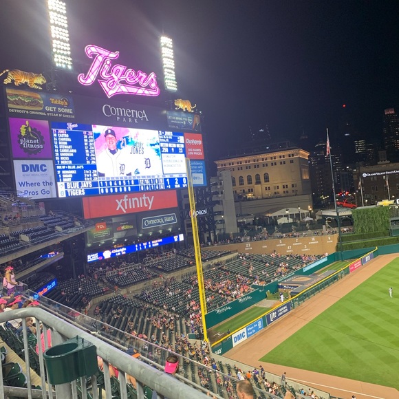 Meet your Posher! - Picture 4 of 6